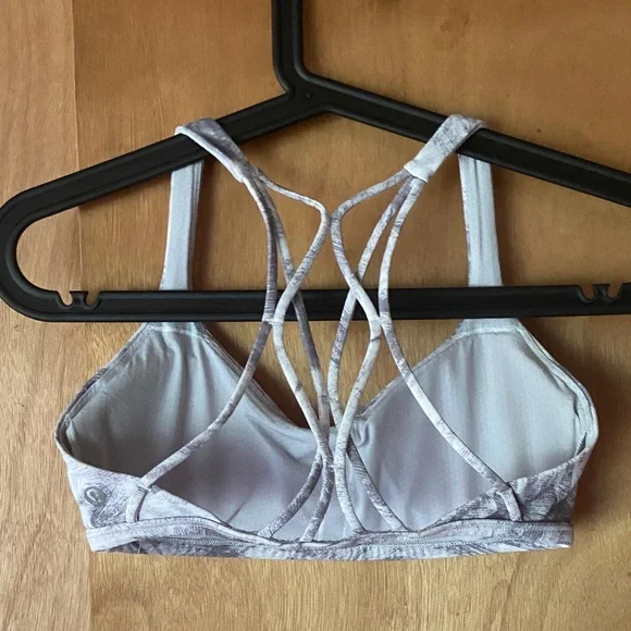 Lululemon Sports Bra Size 6 - Picture 2 of 5